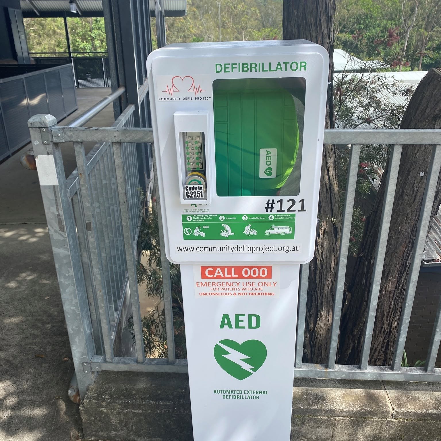 Community AED 121 installation